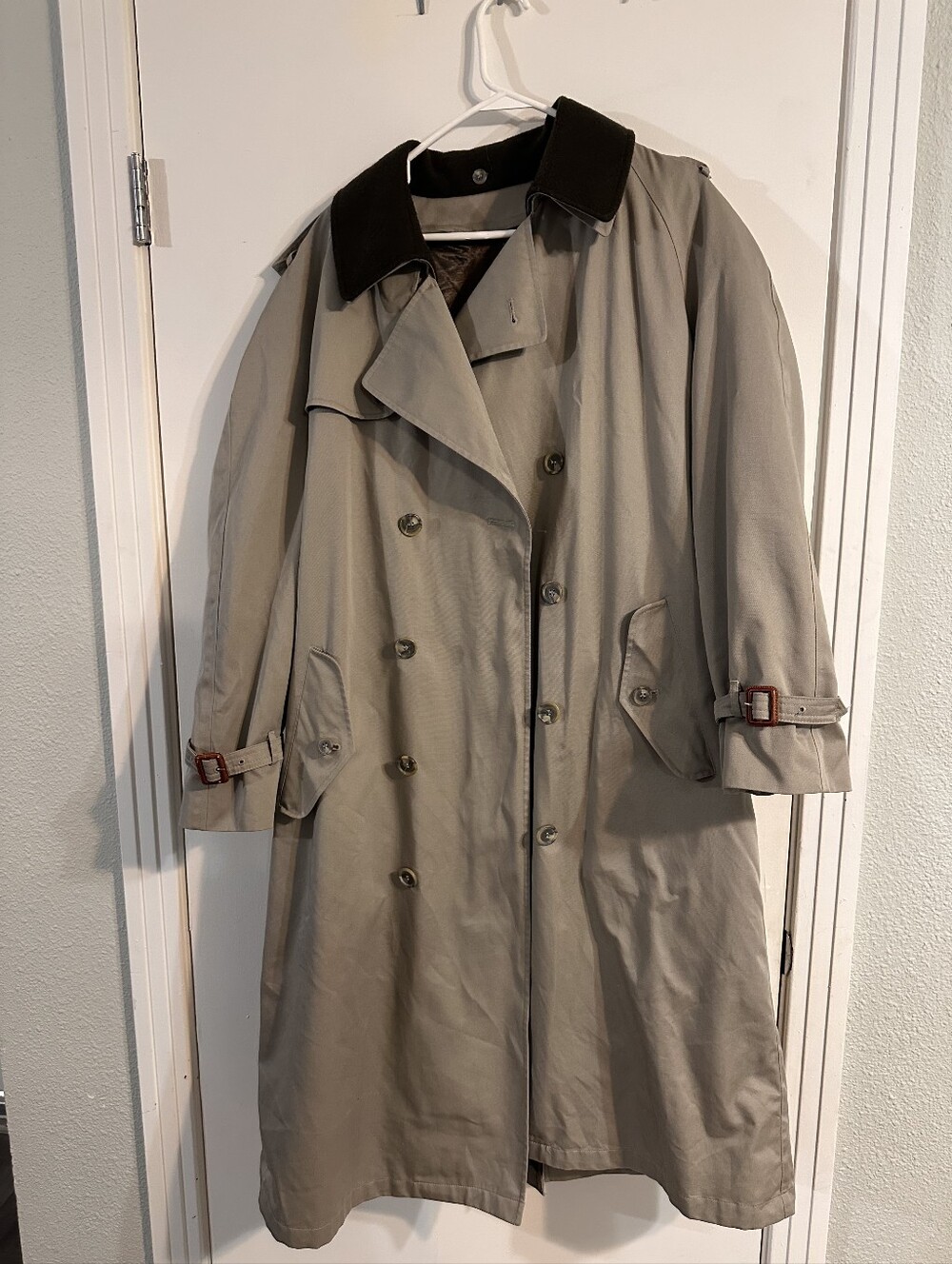 Vintage Stafford Men's Trench Coat in Khaki with Dark Brown Collar Size 42R